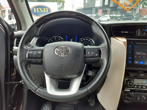 Toyota Hilux SW4 2.8 SRX DIAMOND 4X4 7 LUGARES 16V TURBO INTERCOOLER DIESEL 4P AUTOMÁTICO