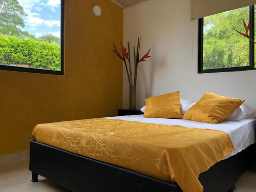 Imagen 14 de 14 de Venta De Chalet En Conjunto Cerrado Vía Barcelona