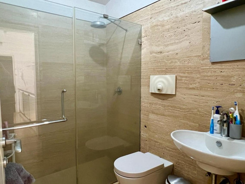Se Vende Hermosa Villa 300m²-4h+5b+1m+5p+plt. Eléctrica-loma Linda -eg