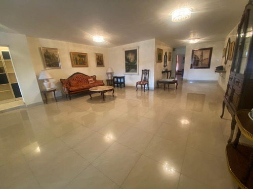 Vendo Espacioso Penthouse En Los Dos Caminos. Ubicacion Privilegiada. 167 Mts. 2/2/1pe