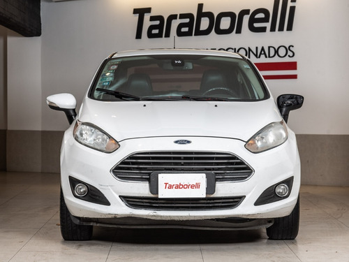 Imagen 3 de 16 de Ford Fiesta Kinetic Design 2014 1.6 Sedan Titanium 120cv Tar
