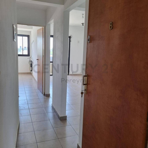 Imagen 3 de 13 de 45 Entre 30 Y 31 - Departamento Con Cochera En Venta. La Plata