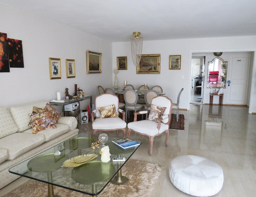 Imagen 2 de 15 de Venta Apartamento Dos Dormitorios, Servicio Completo Y Garaje, Pocitos
