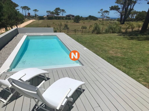 Excelente Oportunidad. Hermosa Casa Con Piscina.- Ref: 214285