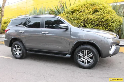 Toyota Fortuner 2.7 SRV