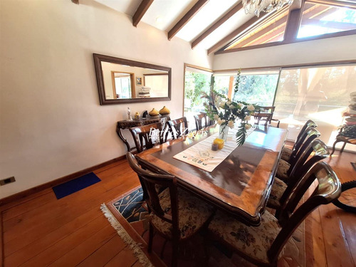 Casa En Venta De 4 Dorm 5 Baños, Sala De Estar Gran Vista