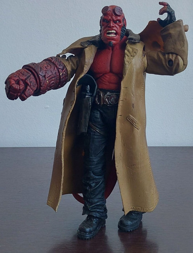 Hellboy The Golden Army Columbia Pictures Movie Mezco (Usado)