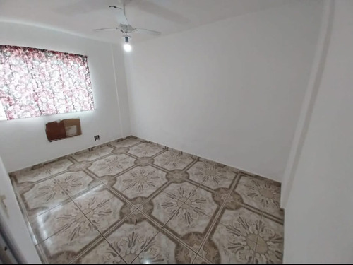 Apartamento Com 2 Quartos Sala,ampla Cozinha E Um Banheiro.