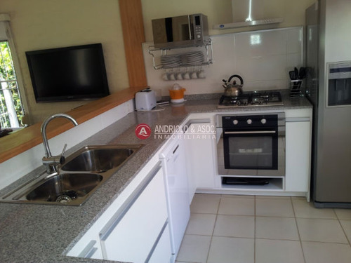 Casa En Zona Lugano- Ref: 5085