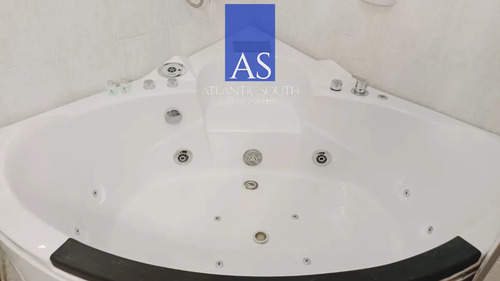 Alquiler Anual Casa De 3 Dormitorios Excelente Zona Con Piscina, Tina E Hidromasaje Punta Del Este