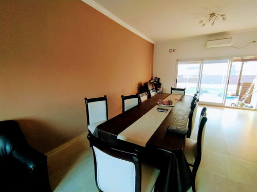 Imagen 9 de 30 de Venta Casa Moderna, Barrio Laguna Azul