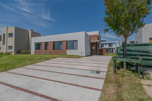 Casa En Venta En El Barrio Vistas, Puertos / Escobar