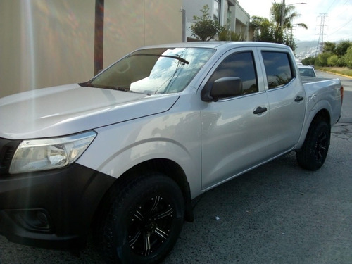 Imagen 1 de 10 de Nissan Np300 2019 2.5 Doble Cabina S Pack Seg Mt