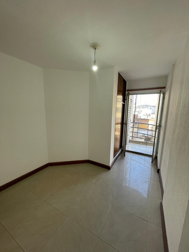 Departamento 2 Dormitorios Con Balcon En Alquiler - B° Centro