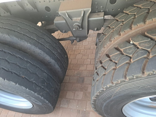 Atego 2425 Reduzido 3-eixos Caçamba
