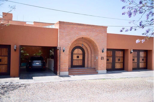 Venta De Casa En Colinas Del Parque, Qro