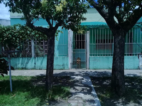 Imagen 1 de 5 de Casa 5 Ambientes En Venta Con Local Para Alquilar!!!!!!!!!!!