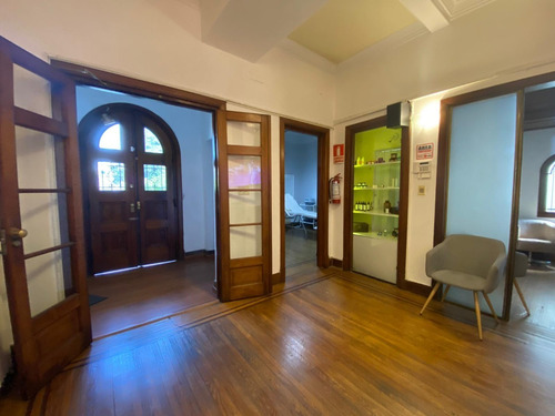 Imagen 6 de 28 de Alquiler De Espectacular Casa De Dos Pisos, En Bulevar España.