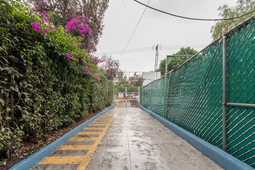 Edificio En Venta Con 15 Estacionamientos En Las Arboledas