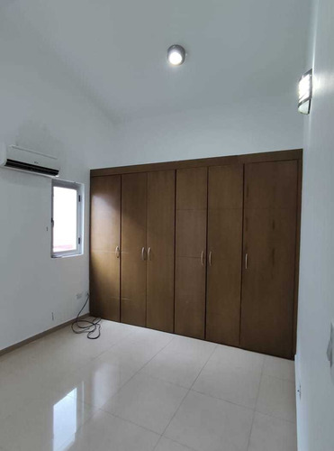 Townhouse En Alquiler El Castaño Maracay