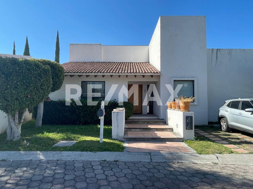 Casa En Renta En Privada En Hacienda De Los Cues En Villas Del Mesón En Una Planta