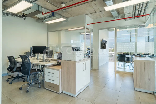 Moderna Oficina 3 Privados 2b Prox L 7 De Metro En Vitacura