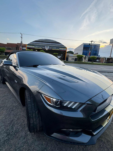 Ford Mustang GT convertible V8