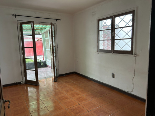 Acogedora Casa Sólida De Un Piso, Excelente Sector De Ñuñoa
