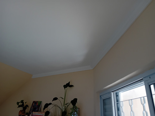Casa A Venda De 8 Cômodos E 3 Banheiro E 1 Garagem