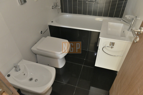 Piso 24 Alto Muy Buena Vista Al Mar Imperdible Con Todos Los Servicios- Ref: 14533