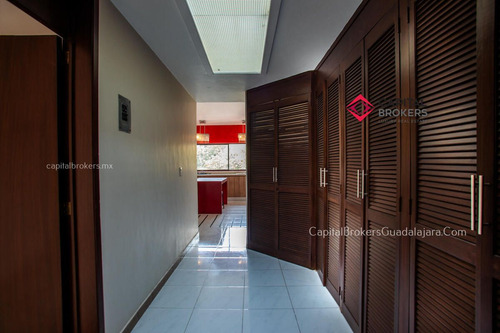 Casa De Lujo En Renta En Colinas De San Javier Con Alberca