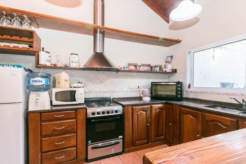 Chalet 2 Plantas Con Jardin Y Quincho