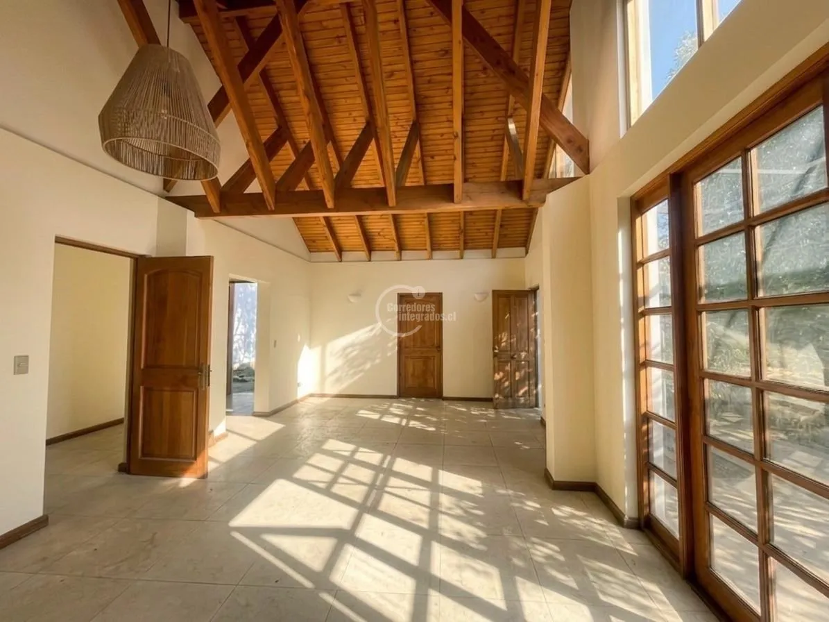 Imagen 3 de 12 de Casa Arriendo De 4 Dorm. Rey Cristian-eliecer Parada