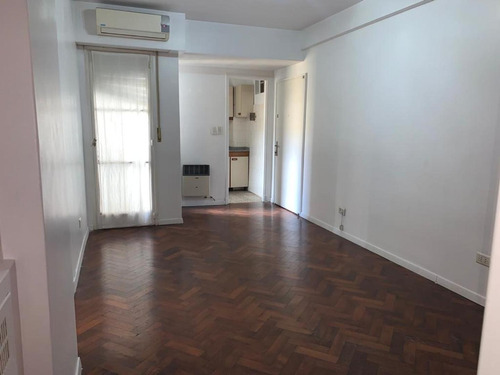 Imagen 2 de 9 de Departamento De 3 Ambientes En C.a.b.a.
