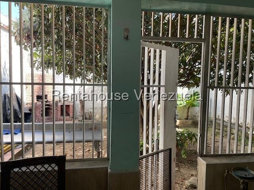 Casa En Venta,la Trinidad Mls #25-18359 Sc