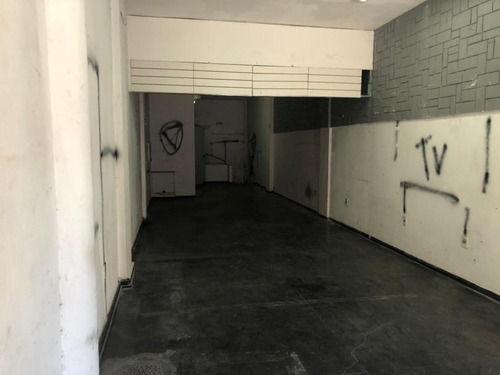 Colonia Esq. Vazquez. Local 65m² Y Sótano.
