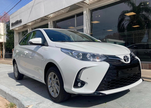 Imagen 3 de 15 de Toyota Yaris 4 Puertas 1.5 6m/t Xls 0km My2023