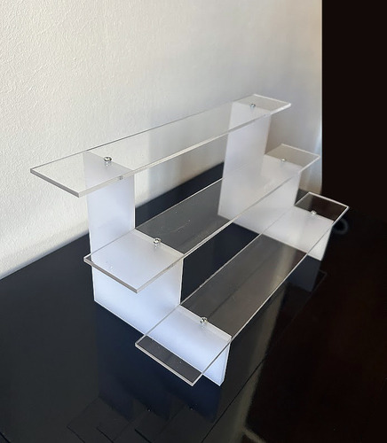 Escalera Acrilica Organizadora Para Perfumes / Mini Torta