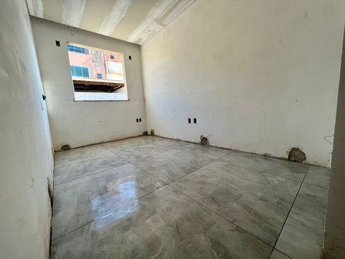 Imagem 11 de 22 de Ótima Casa Triplex De 3 Quartos No Xangrilá ! - 4208