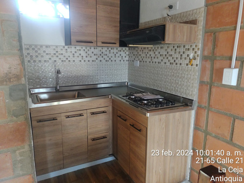 Apartamento En Arriendo En La Ceja, Sector Centro.