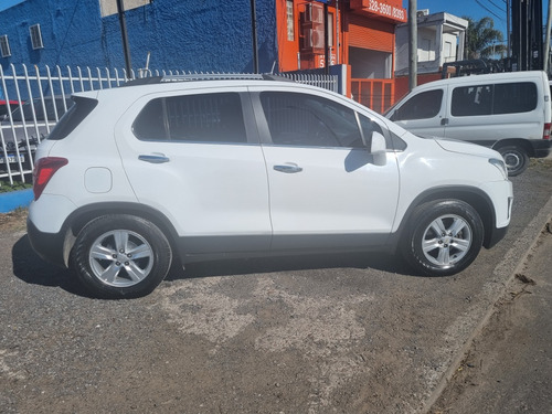 Imagen 4 de 15 de Chevrolet Tracker 2016 1.8 Ltz Fwd Mt 140cv
