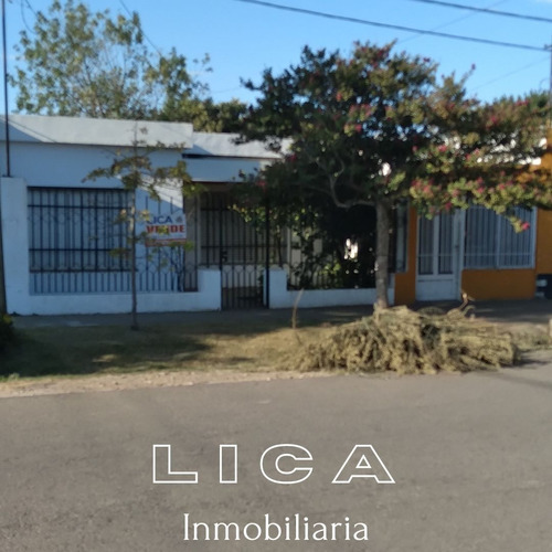 Casa Con Salón Comercial En Venta En La Ciudad De San Lorenzo, Sobre Calle J, Márquez 684