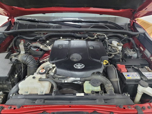 Imagen 14 de 17 de Toyota Hilux 2.8 Cd Srv 177 Cv 4x4 At