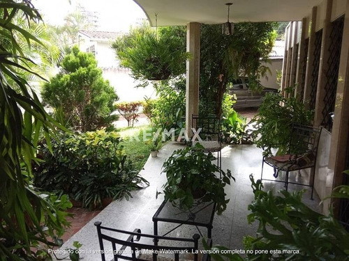 Imagen 15 de 18 de En Venta Amplia Casa En Los Nísperos. Para Actualizar. Urb. Cerrada. Cód.: 126706. 0414-4841043