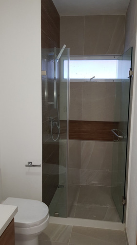 Preciosa Casa En La Condesa Juriquilla, Estudio O 4ta Recamara En P.b, Jardín.-