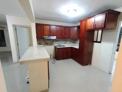 Apartamento En El 2do Piso, En El Enz. Constitución...