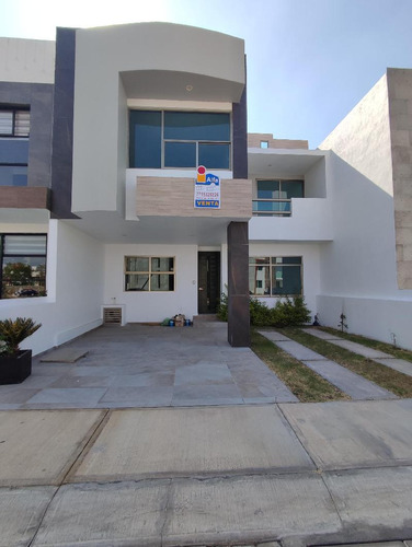 Casa En Venta En Paseos De La Herradura, Pachuca, Hidalgo.