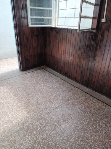 Imagen 5 de 14 de Venta Apartamento Un Dormitorio Y Medio Super Oferta, Locomoción En La Puerta