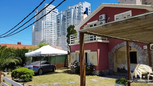 Vende Casa En Playa Mansa, Punta Del Este. 