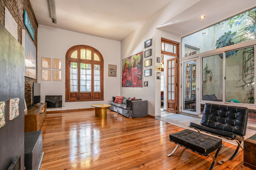 Excelente Casa - Venta - 5 Ambientes - Suite - Terraza - Patio - Parrilla - Chacarita